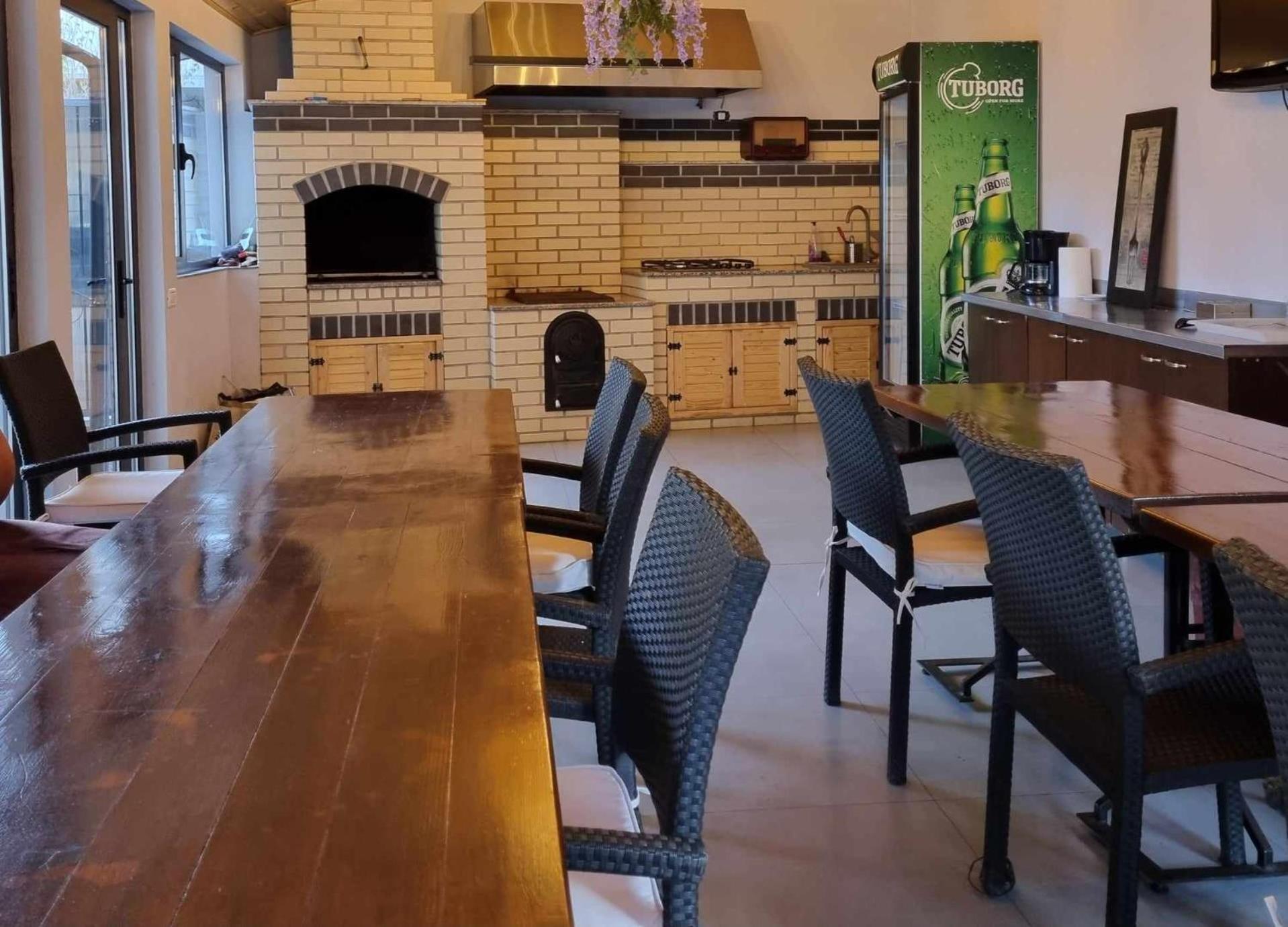 Pensiunea Public House 부스테니 외부 사진
